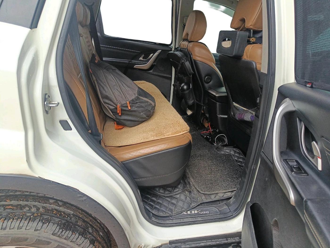 2018 Mahindra XUV500 W11, Diesel, Manual, 1,18,671 km, interior