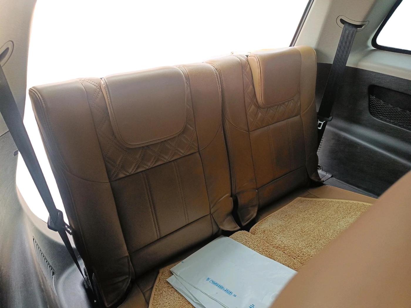 2018 Mahindra XUV500 W11, Diesel, Manual, 1,18,671 km, interior