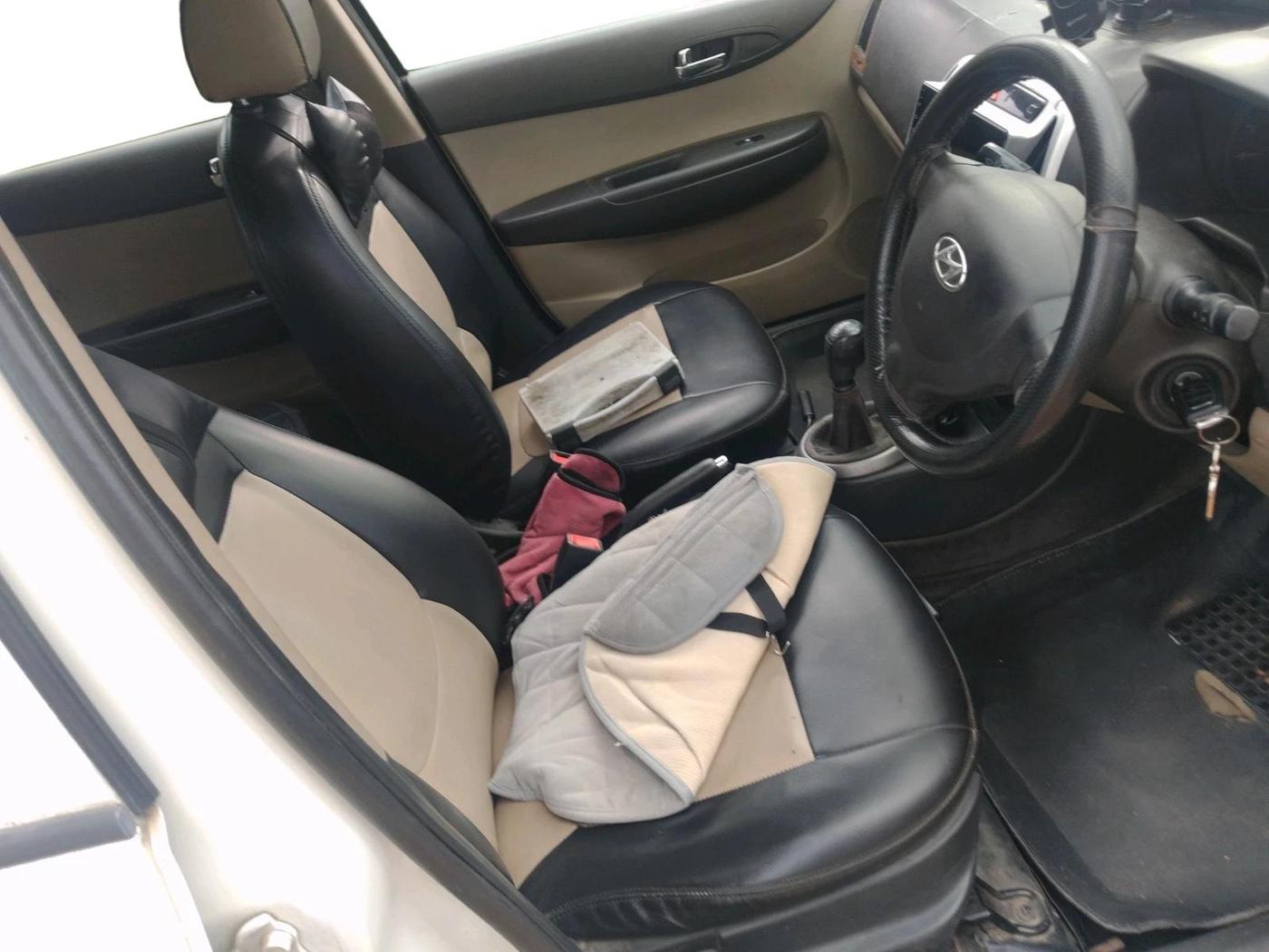 2013 Hyundai i20 MAGNA 1.4 CRDI, Diesel, Manual, 1,42,148 km, interior
