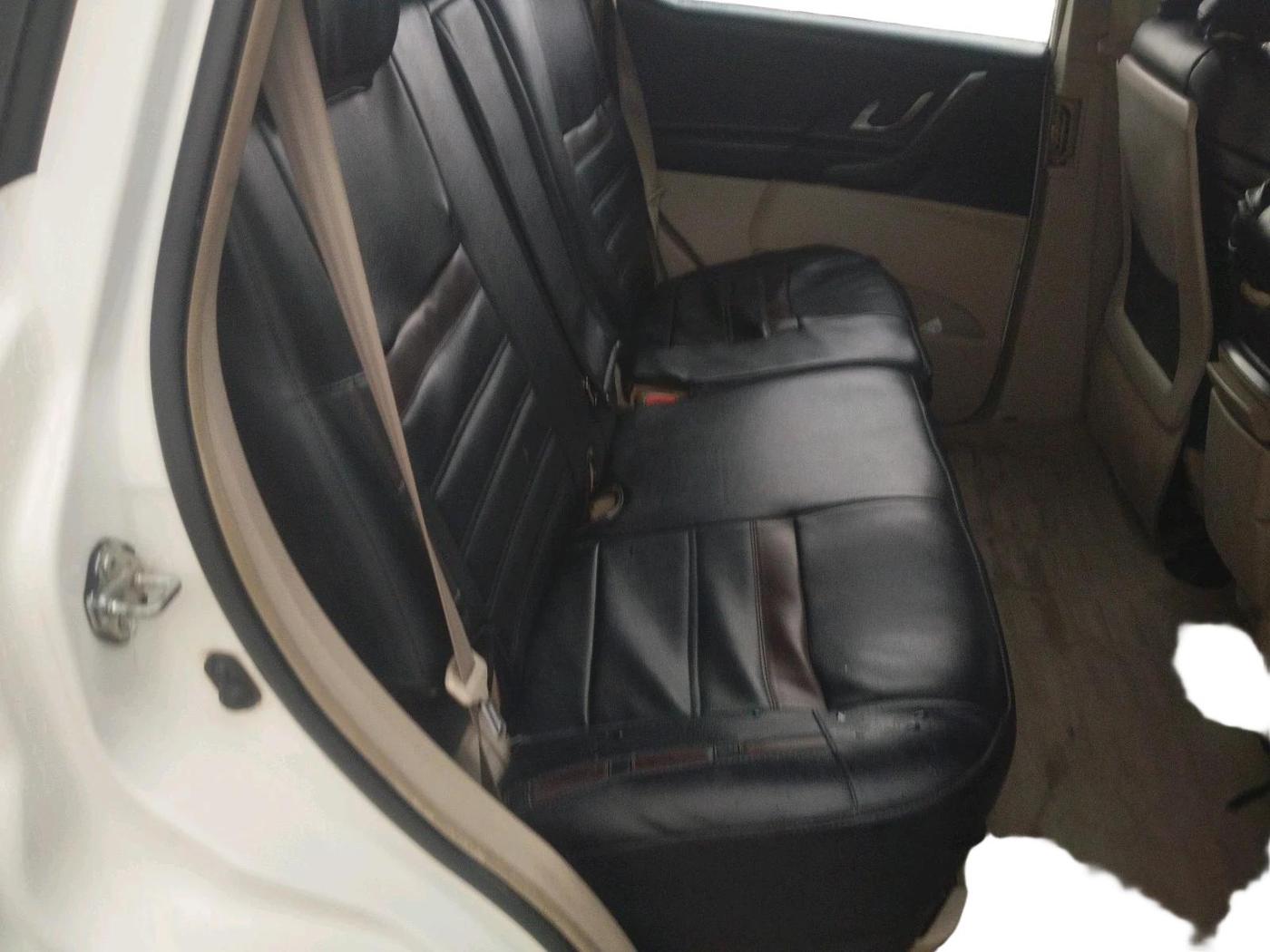 2015 Mahindra XUV500 W6, Diesel, Manual, 1,34,074 km, interior