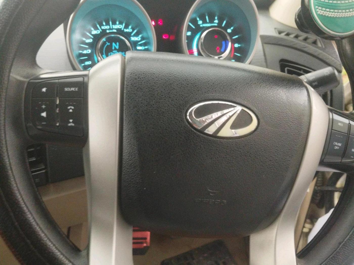 2015 Mahindra XUV500 W6, Diesel, Manual, 1,34,074 km, interior