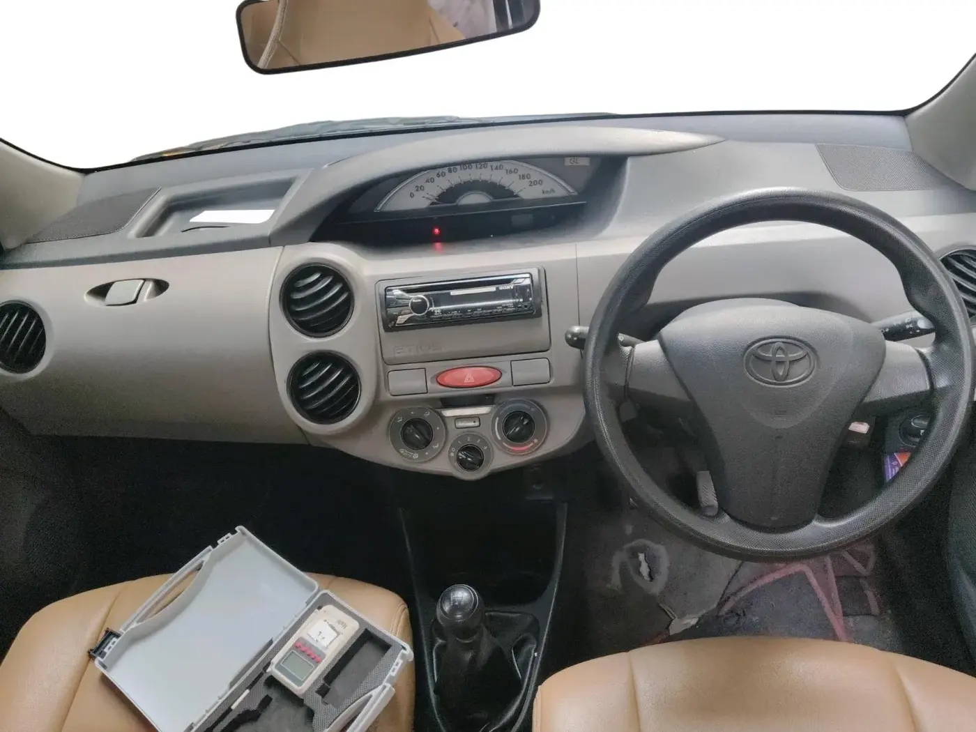 2011 Toyota Etios G, Petrol, Manual, 80,216 km, interior