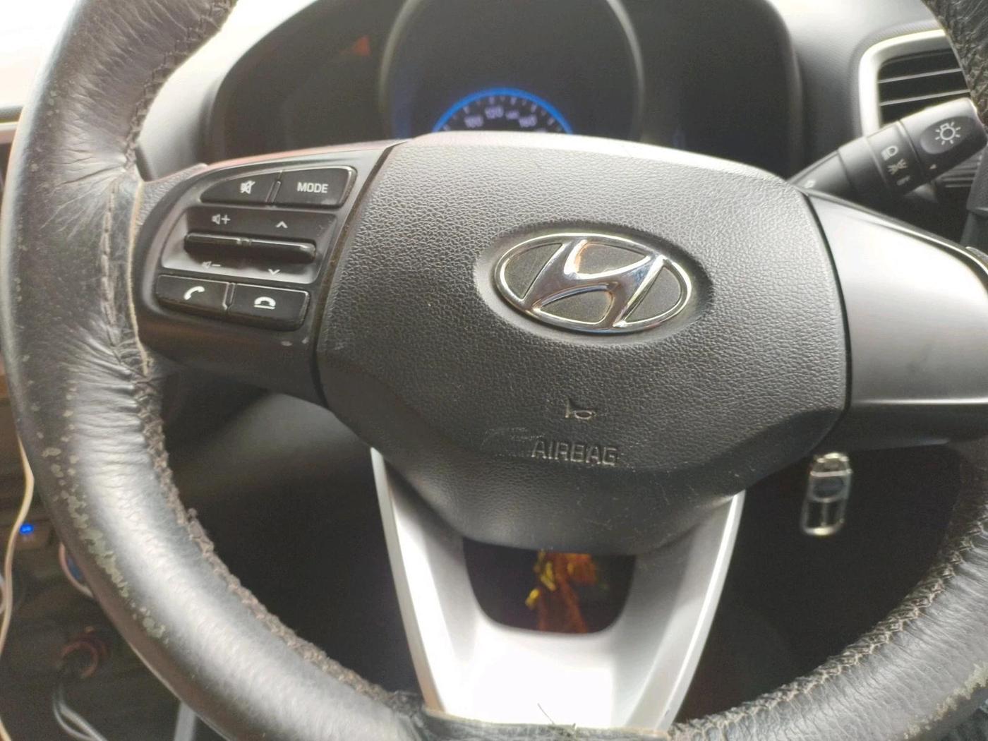 2022 Hyundai VENUE S 1.2, Petrol, Manual, 44,416 km, interior