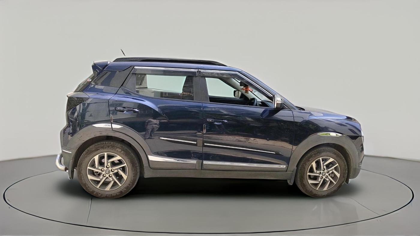 2024 Mahindra XUV 3XO AX5 1.2 L TCMPFI AT, Petrol, Automatic, 15,347 km, exterior