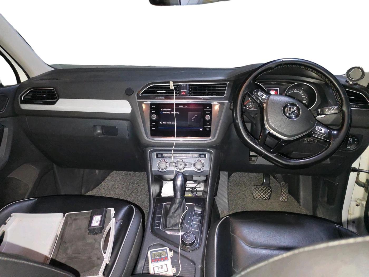 2017 Volkswagen TIGUAN COMFORTLINE TDI AT, Diesel, Automatic, 2,31,022 km, interior