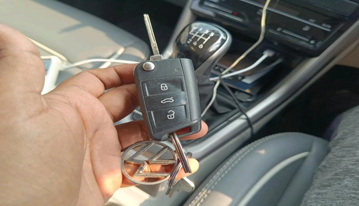 2021 Volkswagen TAIGUN HIGHLINE 1.0 TSI MT, Petrol, Manual, 25,452 km, interior