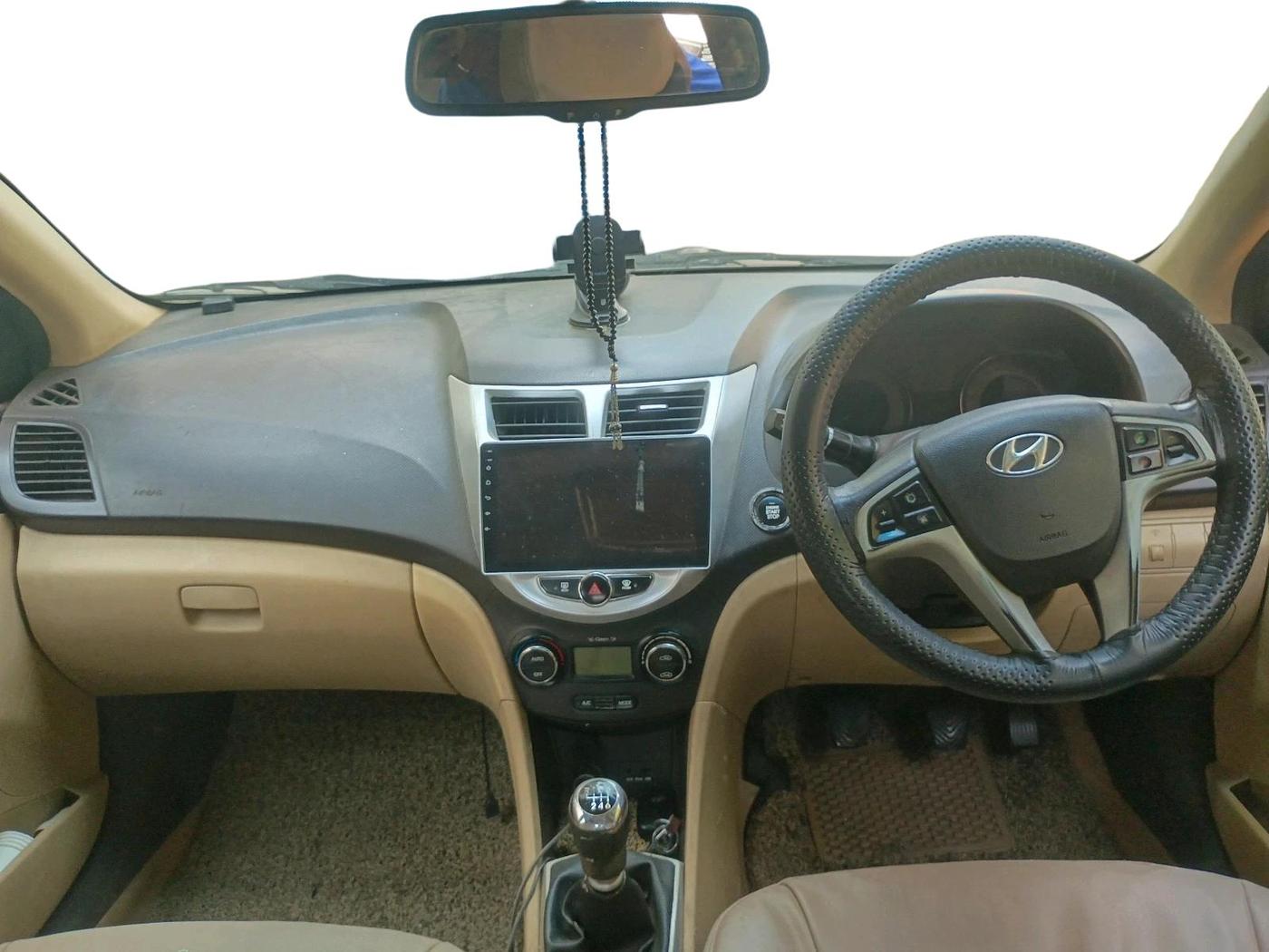 2011 Hyundai Verna FLUIDIC 1.6 CRDI SX, Diesel, Manual, 1,70,809 km, interior