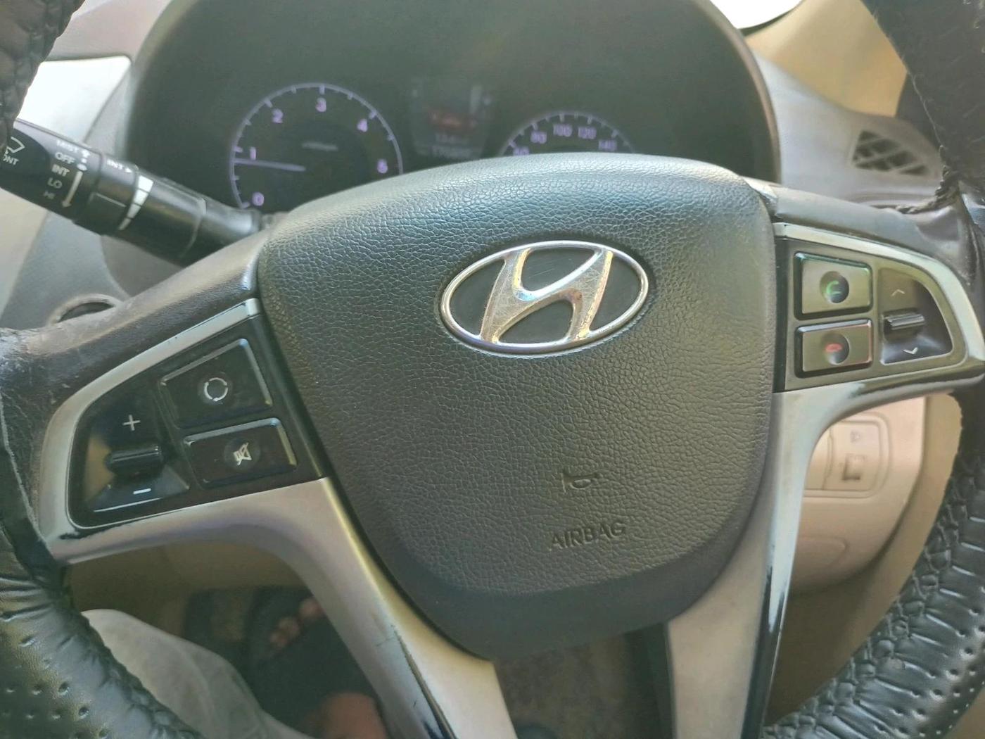 2011 Hyundai Verna FLUIDIC 1.6 CRDI SX, Diesel, Manual, 1,70,809 km, interior