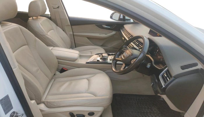 2019 Audi Q7 45 TDI QUATTRO PREMIUM PLUS, Diesel, Automatic, 1,36,920 km, interior