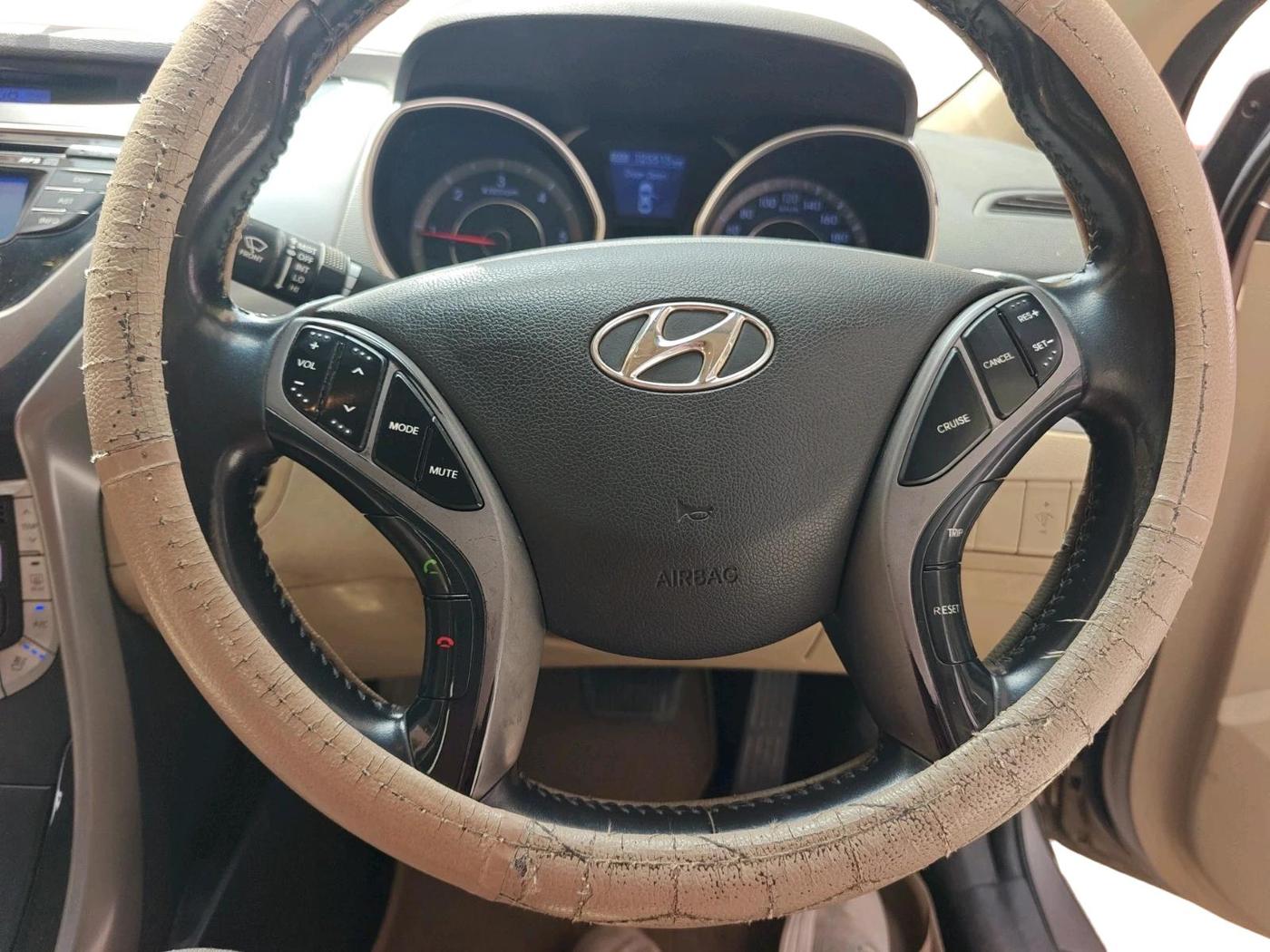 2013 Hyundai New Elantra 1.6 SX AT DIESEL, Diesel, Automatic, 1,25,517 km, interior