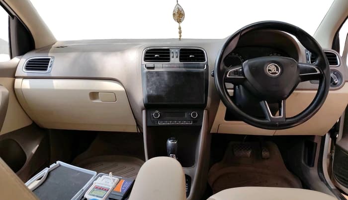 2016 Skoda Rapid 1.5 TDI CR STYLE PLUS AT, Diesel, Automatic, 1,69,016 km, interior