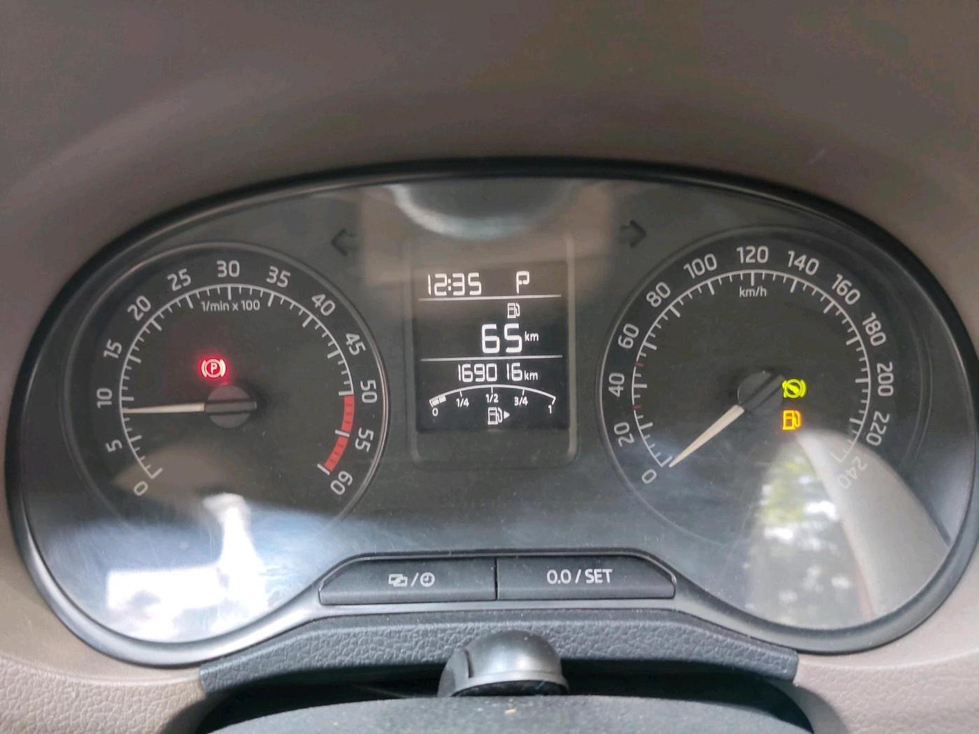 2016 Skoda Rapid 1.5 TDI CR STYLE PLUS AT, Diesel, Automatic, 1,69,016 km, interior