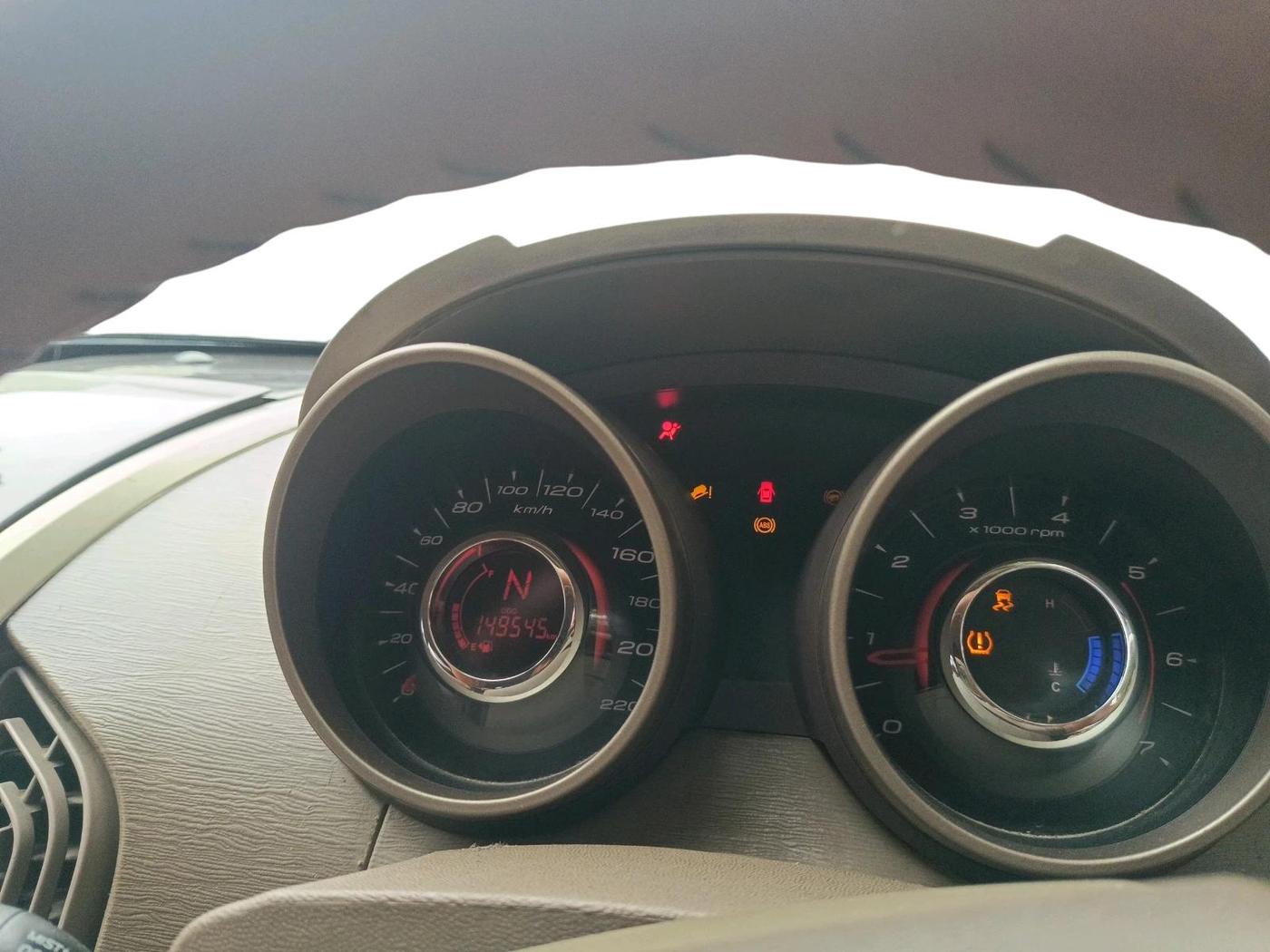 2014 Mahindra XUV500 W8, Diesel, Manual, 1,49,545 km, interior