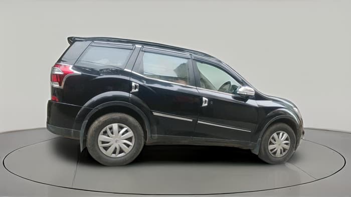2018 Mahindra XUV500 W7, Diesel, Manual, 1,20,999 km, exterior