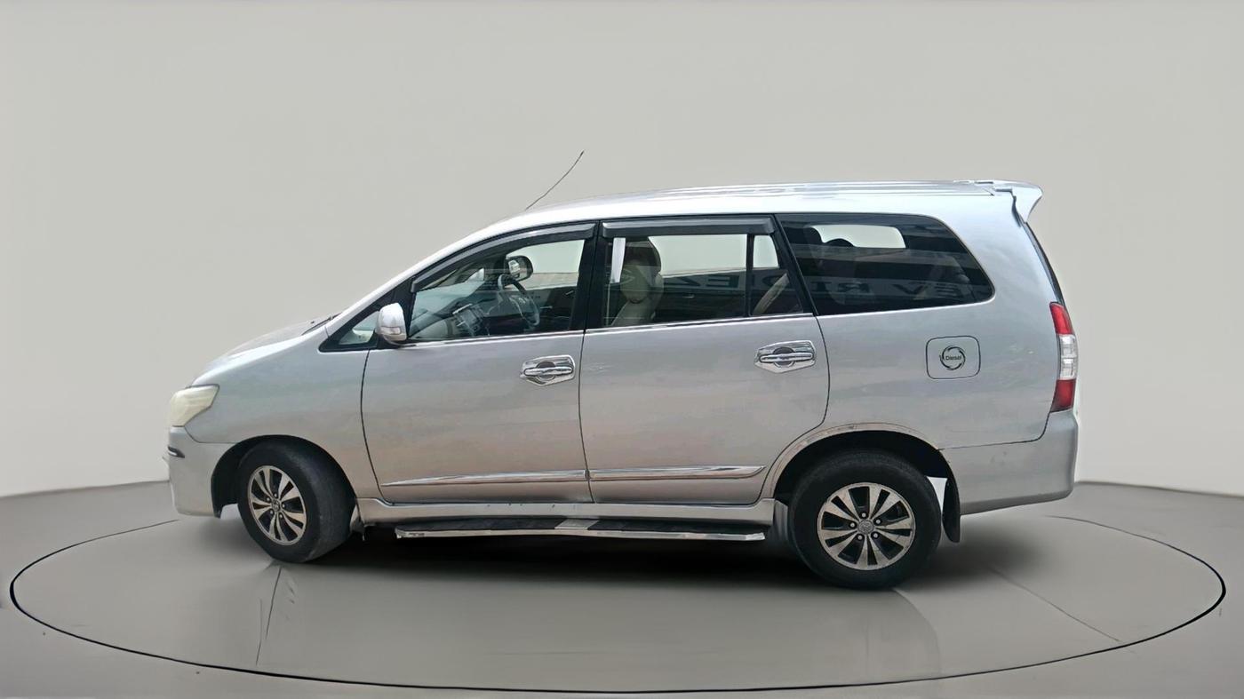 2015 Toyota Innova 2.5 ZX 7 STR, Diesel, Manual, 1,96,646 km, exterior