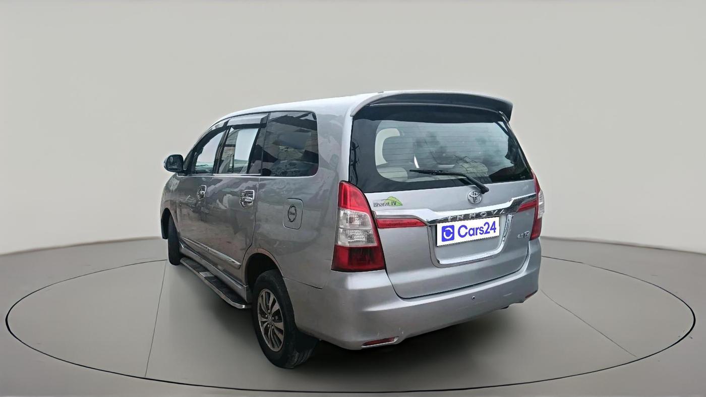 2015 Toyota Innova 2.5 ZX 7 STR, Diesel, Manual, 1,96,646 km, exterior