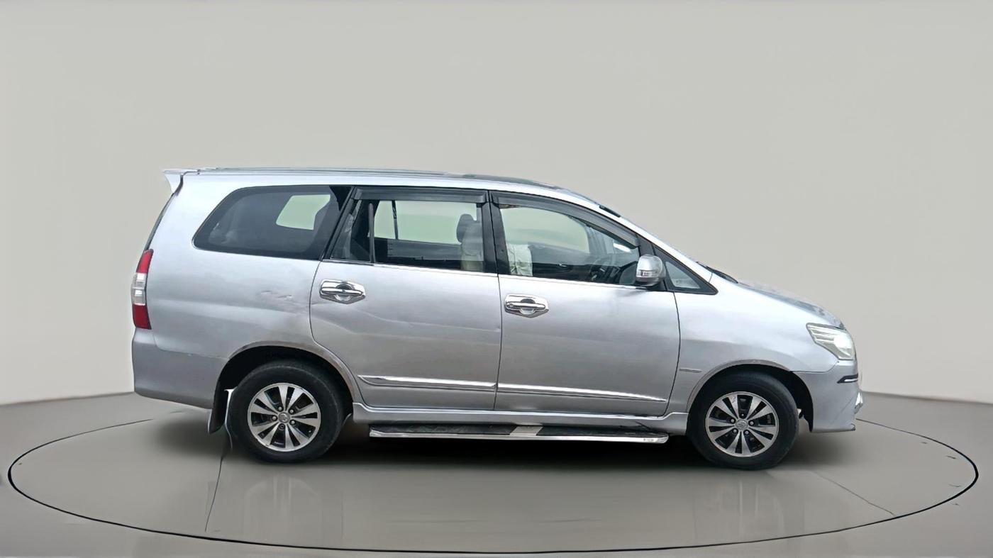 2015 Toyota Innova 2.5 ZX 7 STR, Diesel, Manual, 1,96,646 km, exterior