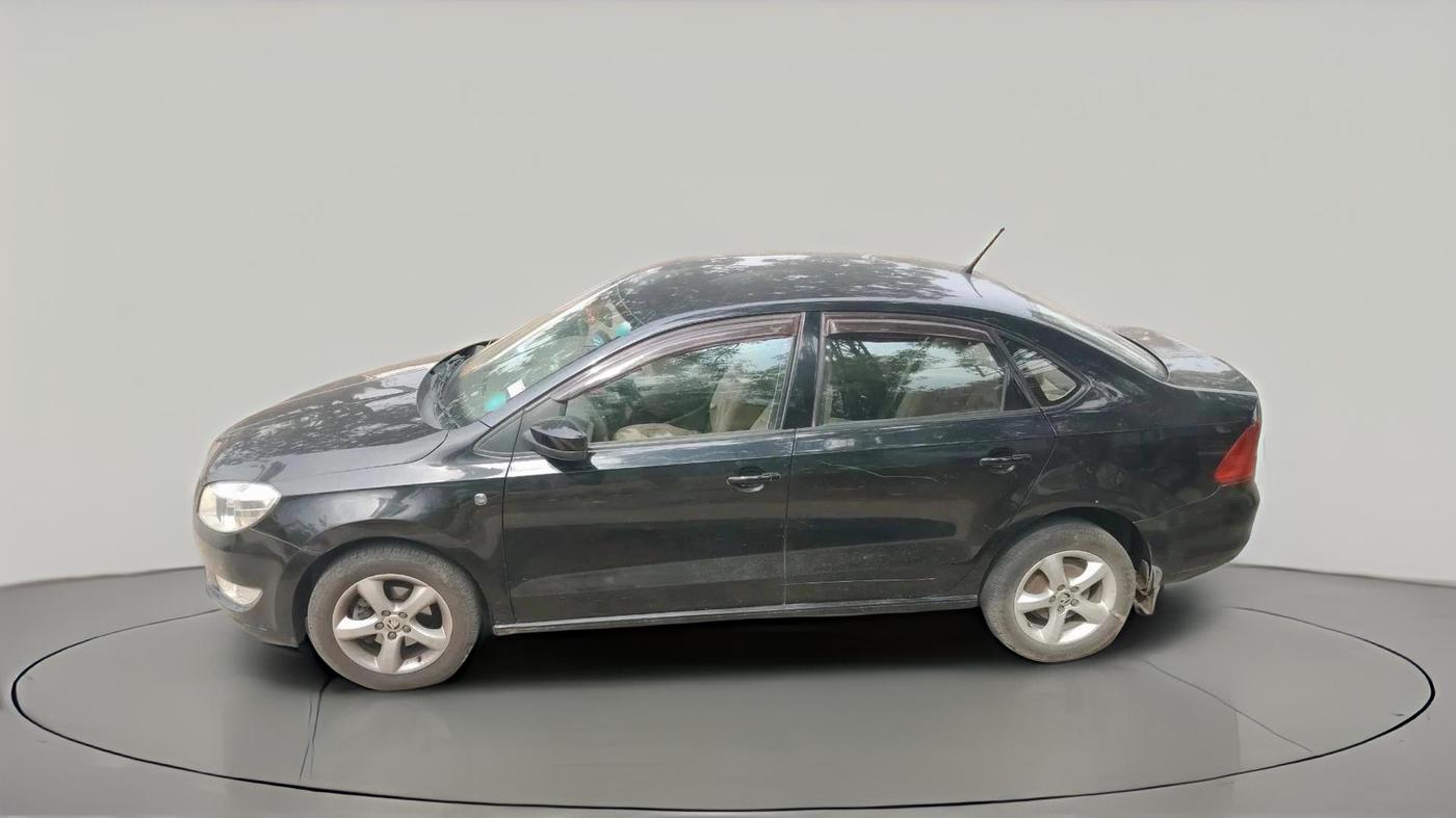 2013 Skoda Rapid ELEGANCE 1.6 TDI CR MT, Diesel, Manual, 1,39,085 km, exterior