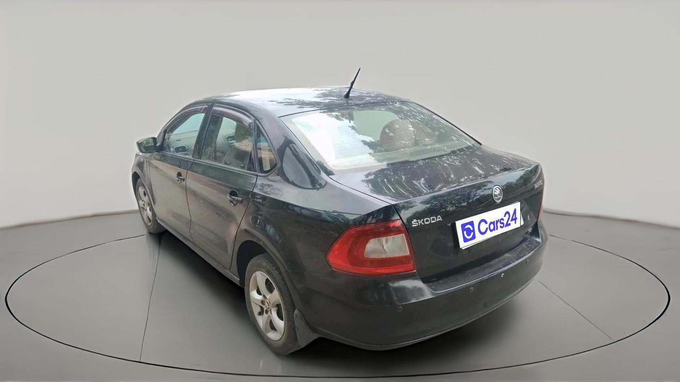 2013 Skoda Rapid ELEGANCE 1.6 TDI CR MT, Diesel, Manual, 1,39,085 km, exterior