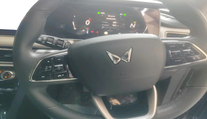 2025 Mahindra XUV700 AX 7 D MT 7 STR, Diesel, Manual, 28,308 km, interior
