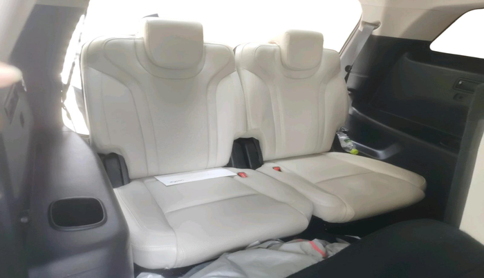 2025 Mahindra XUV700 AX 7 D MT 7 STR, Diesel, Manual, 28,308 km, interior