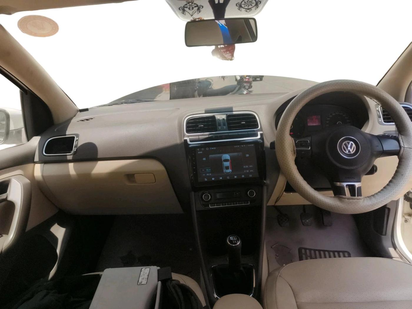 2013 Volkswagen Vento HIGHLINE DIESEL 1.6, Diesel, Manual, 1,71,413 km, interior