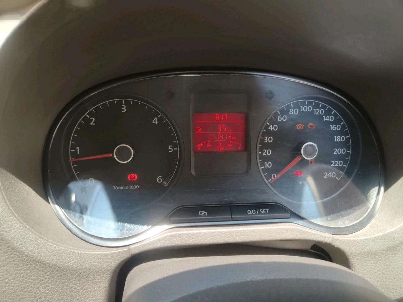 2013 Volkswagen Vento HIGHLINE DIESEL 1.6, Diesel, Manual, 1,71,413 km, interior