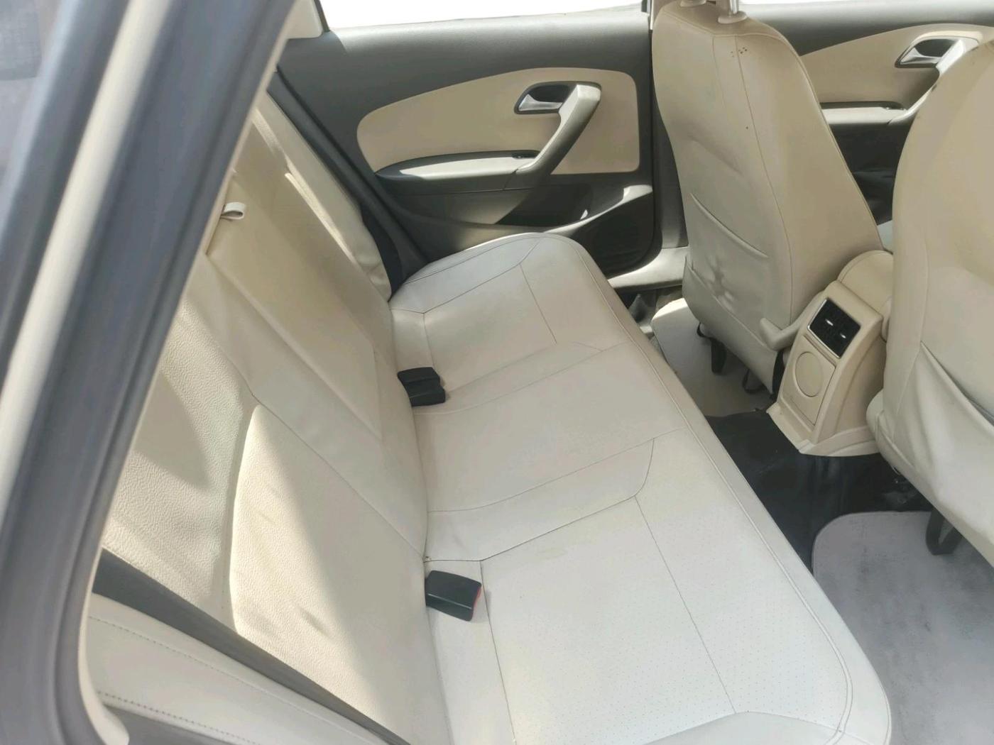 2013 Volkswagen Vento HIGHLINE DIESEL 1.6, Diesel, Manual, 1,71,413 km, interior
