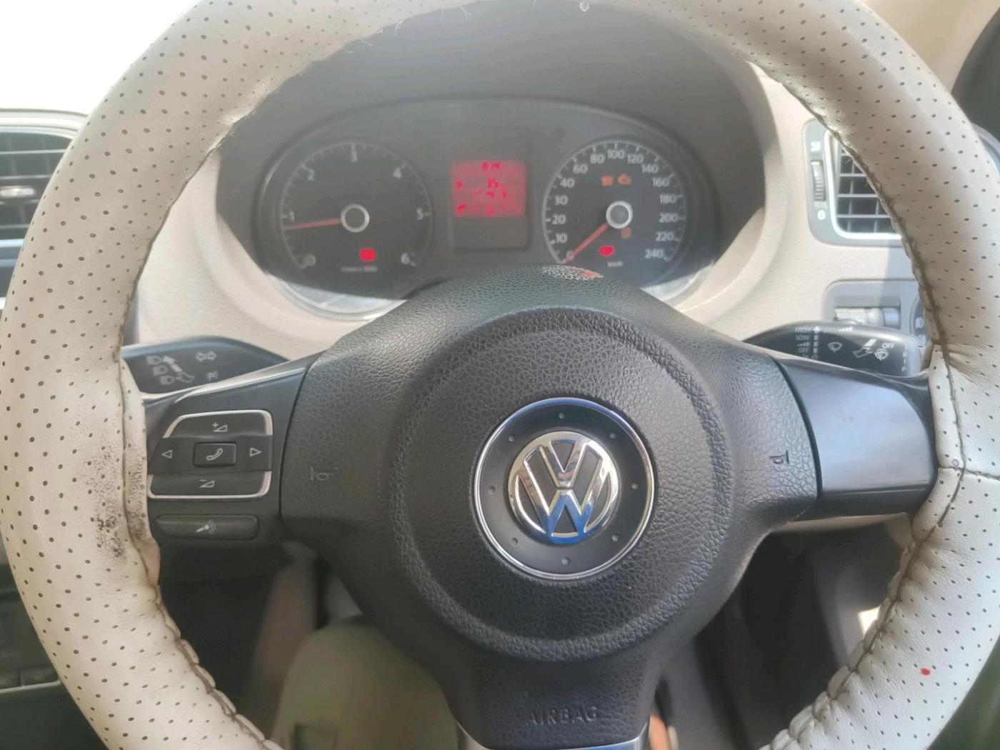 2013 Volkswagen Vento HIGHLINE DIESEL 1.6, Diesel, Manual, 1,71,413 km, interior