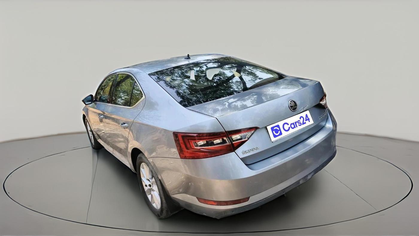 2016 Skoda Superb L&K 2.0 TDI AT, Diesel, Automatic, 1,37,788 km, exterior