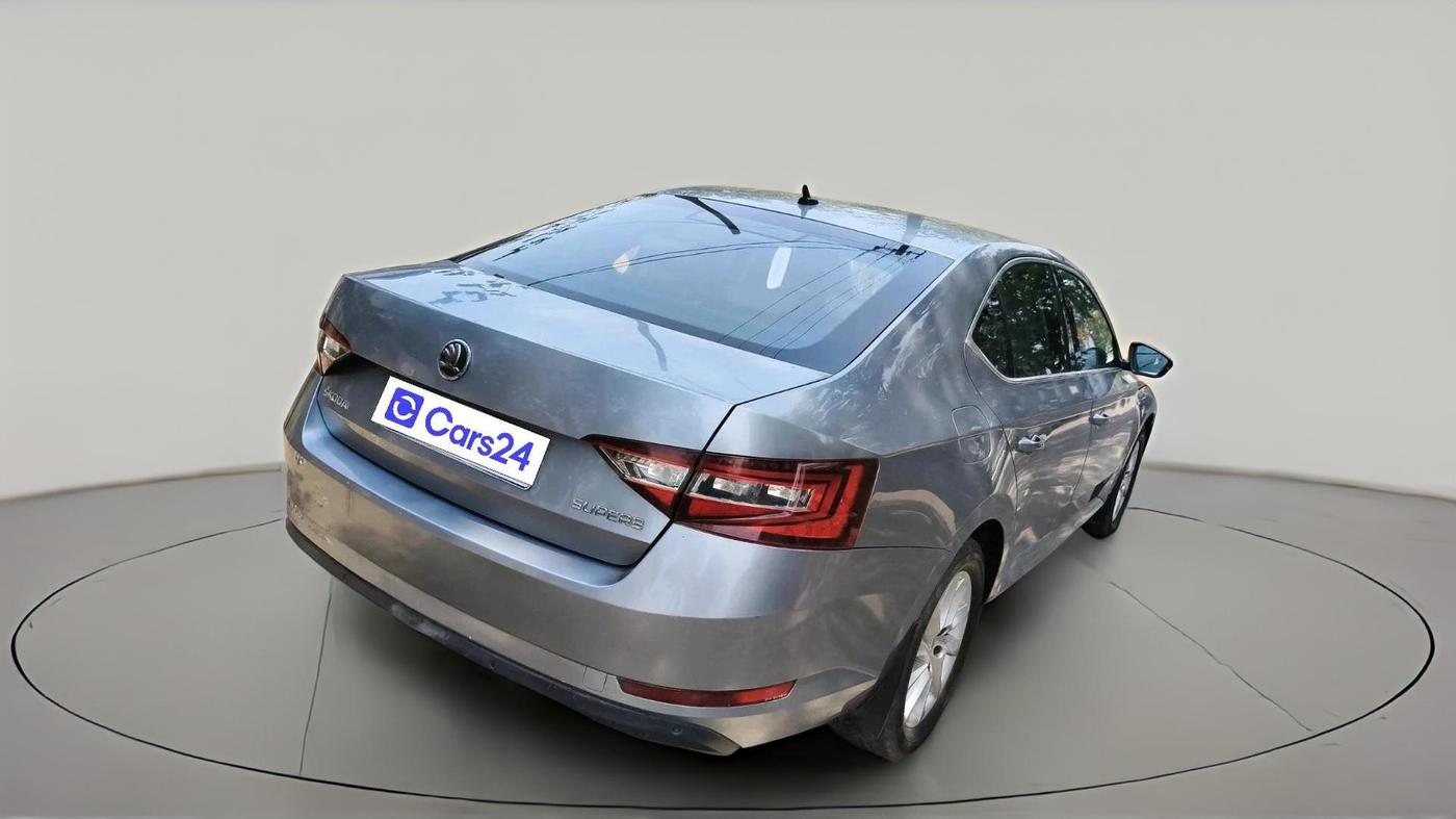 2016 Skoda Superb L&K 2.0 TDI AT, Diesel, Automatic, 1,37,788 km, exterior