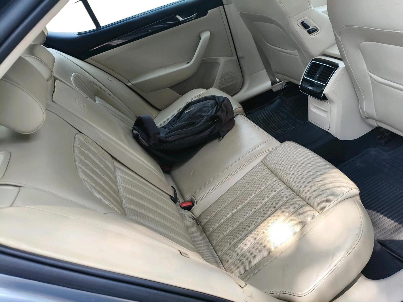 2016 Skoda Superb L&K 2.0 TDI AT, Diesel, Automatic, 1,37,788 km, interior