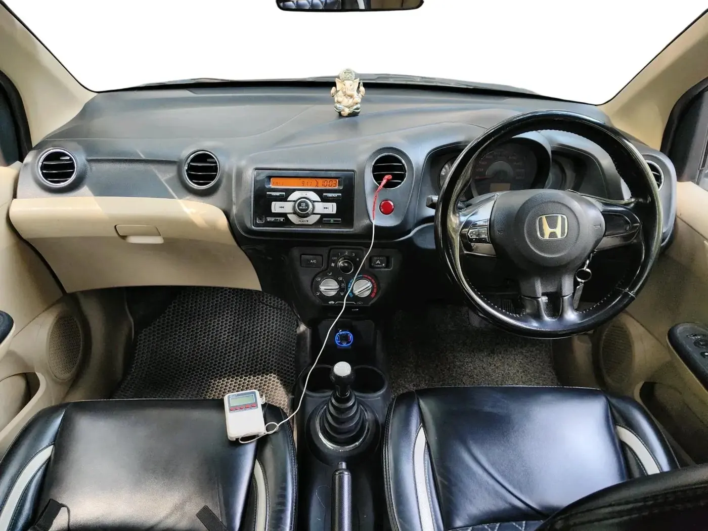 2014 Honda Amaze 1.2L I-VTEC S, CNG, Manual, 2,15,531 km, interior
