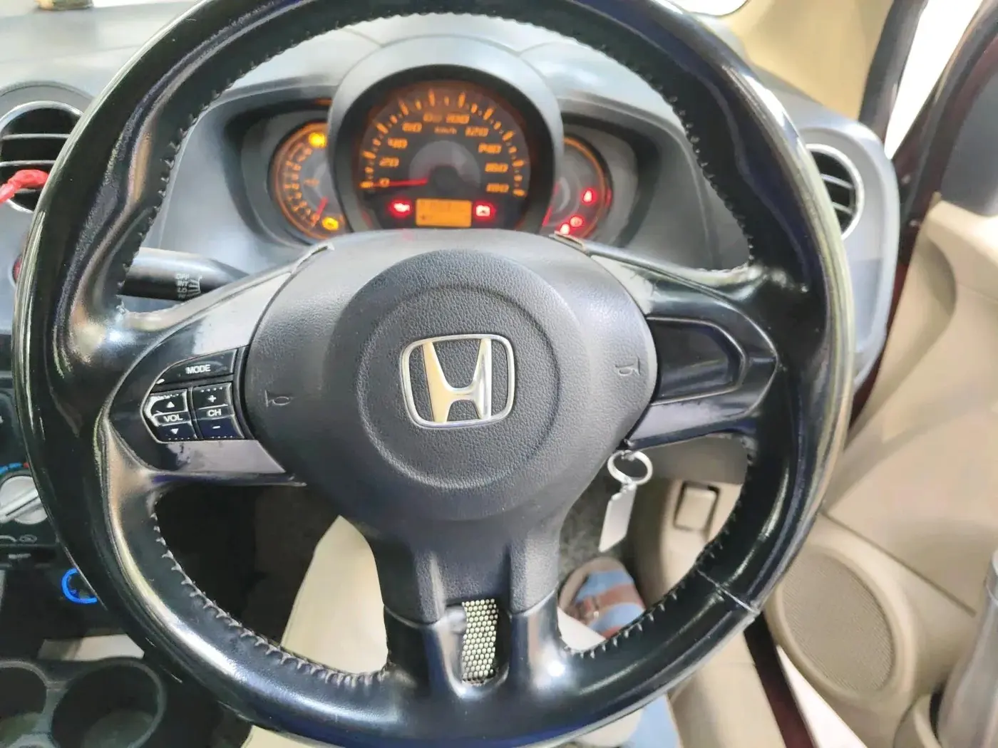 2014 Honda Amaze 1.2L I-VTEC S, CNG, Manual, 2,15,531 km, interior
