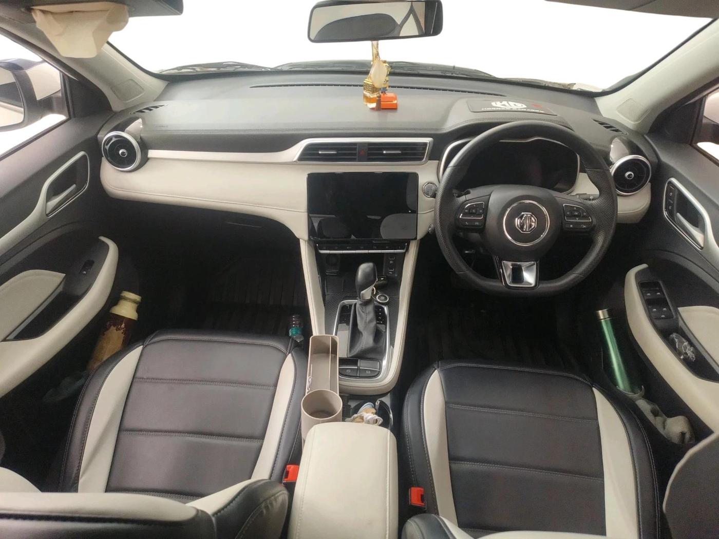 2024 MG ASTOR Select 1.5 CVT (Ivory), Petrol, Automatic, 4,939 km, interior