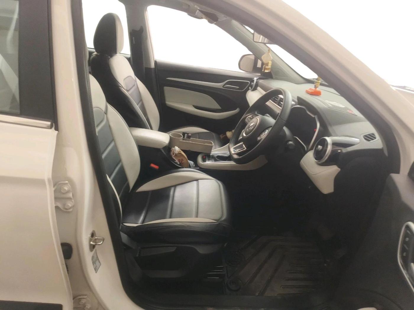 2024 MG ASTOR Select 1.5 CVT (Ivory), Petrol, Automatic, 4,939 km, interior