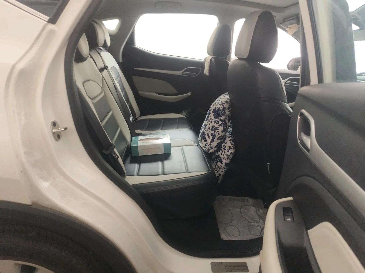2024 MG ASTOR Select 1.5 CVT (Ivory), Petrol, Automatic, 4,939 km, interior