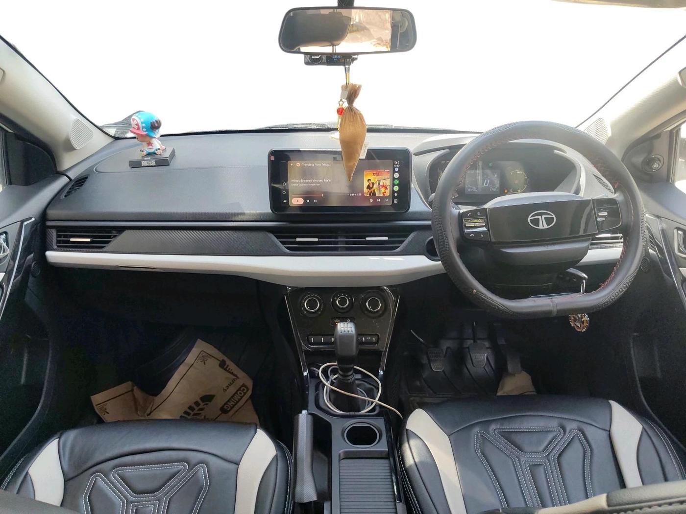 2025 Tata NEXON Pure Plus 1.2 iCNG 6MT, CNG, Manual, 19,142 km, interior