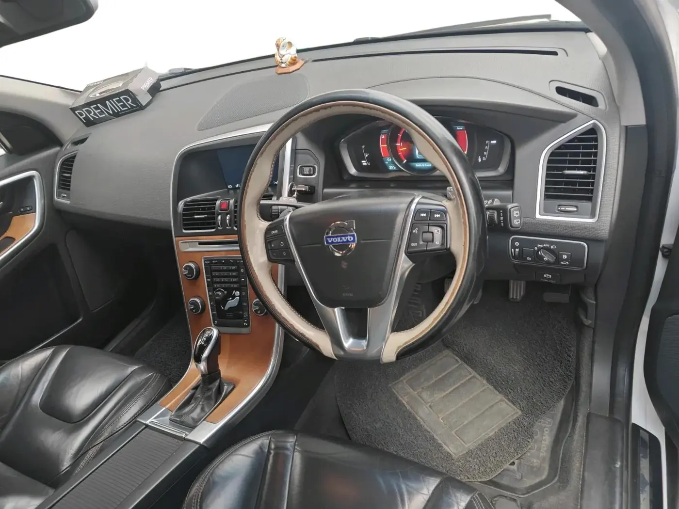 2014 Volvo XC 60 D5 SUMMUM, Diesel, Automatic, 89,542 km, interior