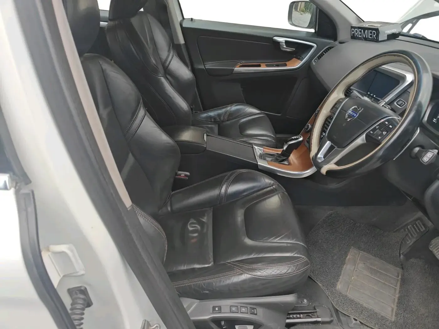 2014 Volvo XC 60 D5 SUMMUM, Diesel, Automatic, 89,542 km, interior