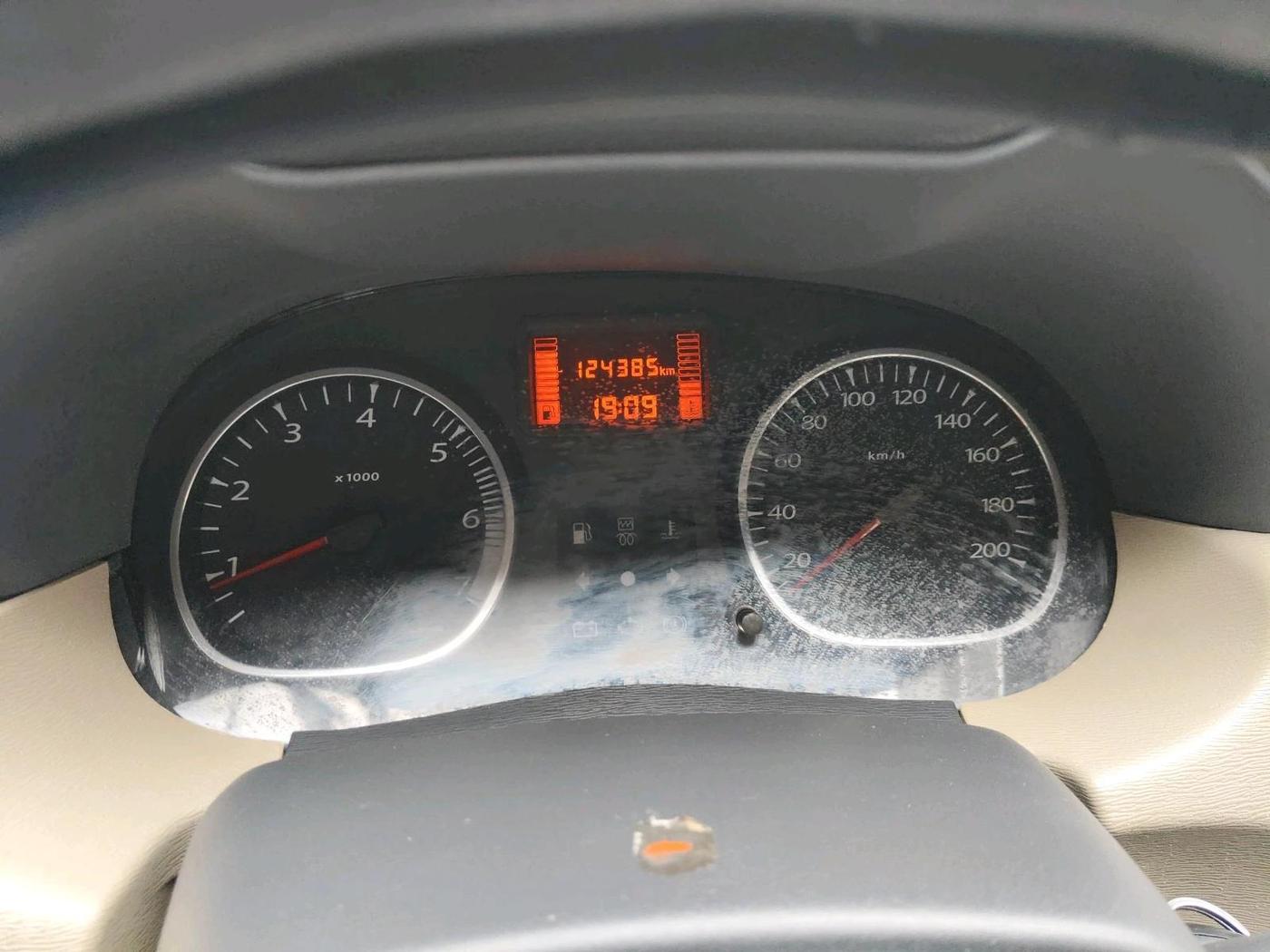 2014 Renault Duster 85 PS RXL DIESEL, Diesel, Manual, 1,24,385 km, interior
