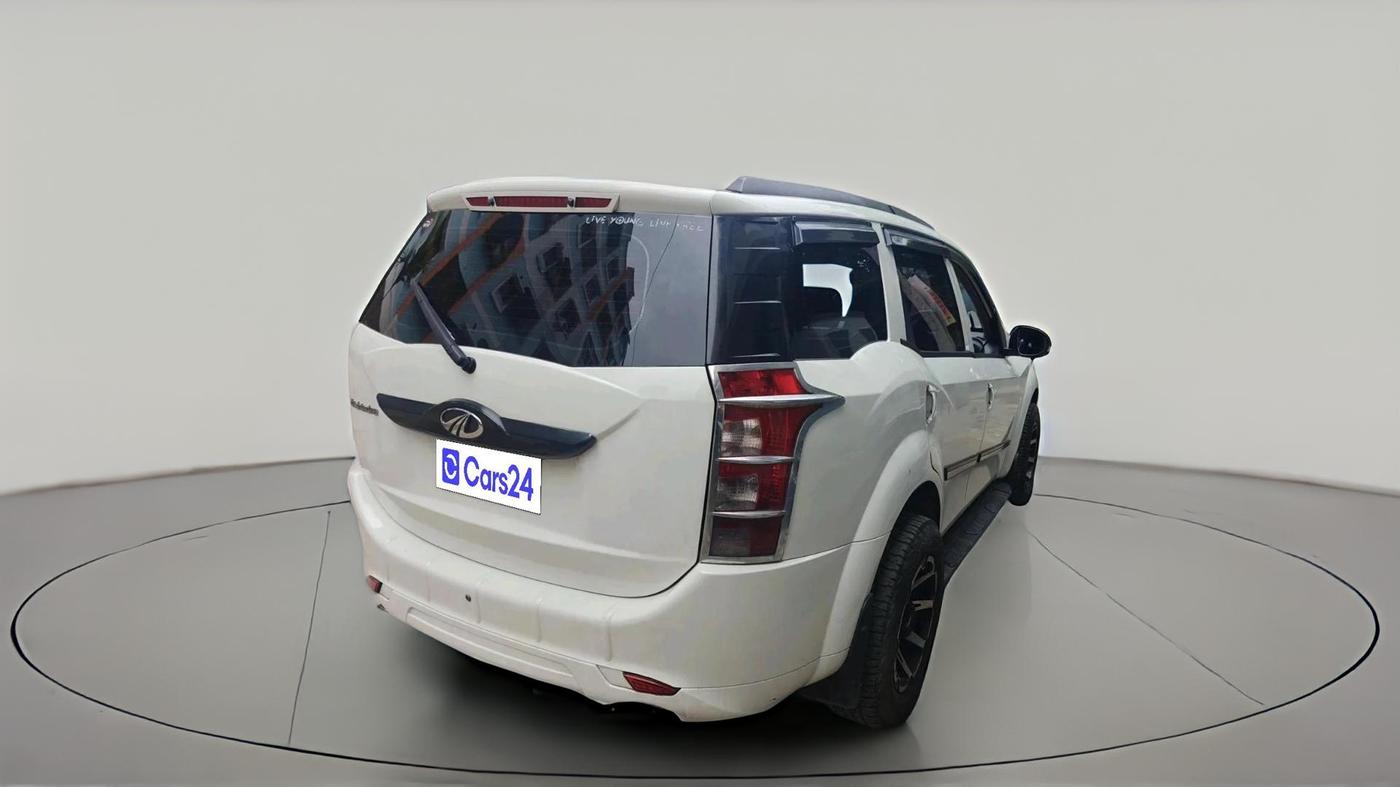 2017 Mahindra XUV500 W4, Diesel, Manual, 1,38,188 km, exterior