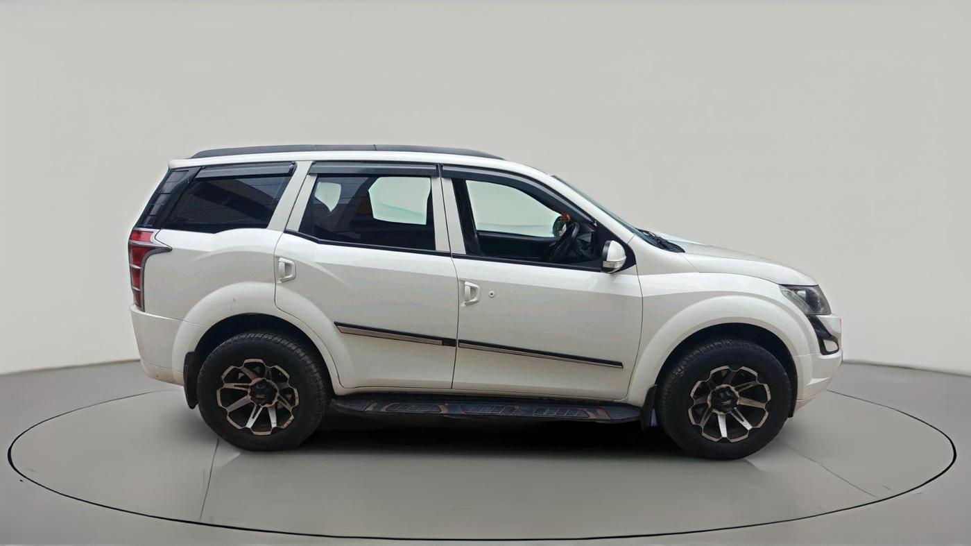 2017 Mahindra XUV500 W4, Diesel, Manual, 1,38,188 km, exterior