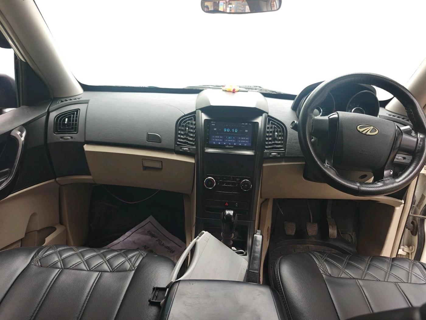 2017 Mahindra XUV500 W4, Diesel, Manual, 1,38,188 km, interior