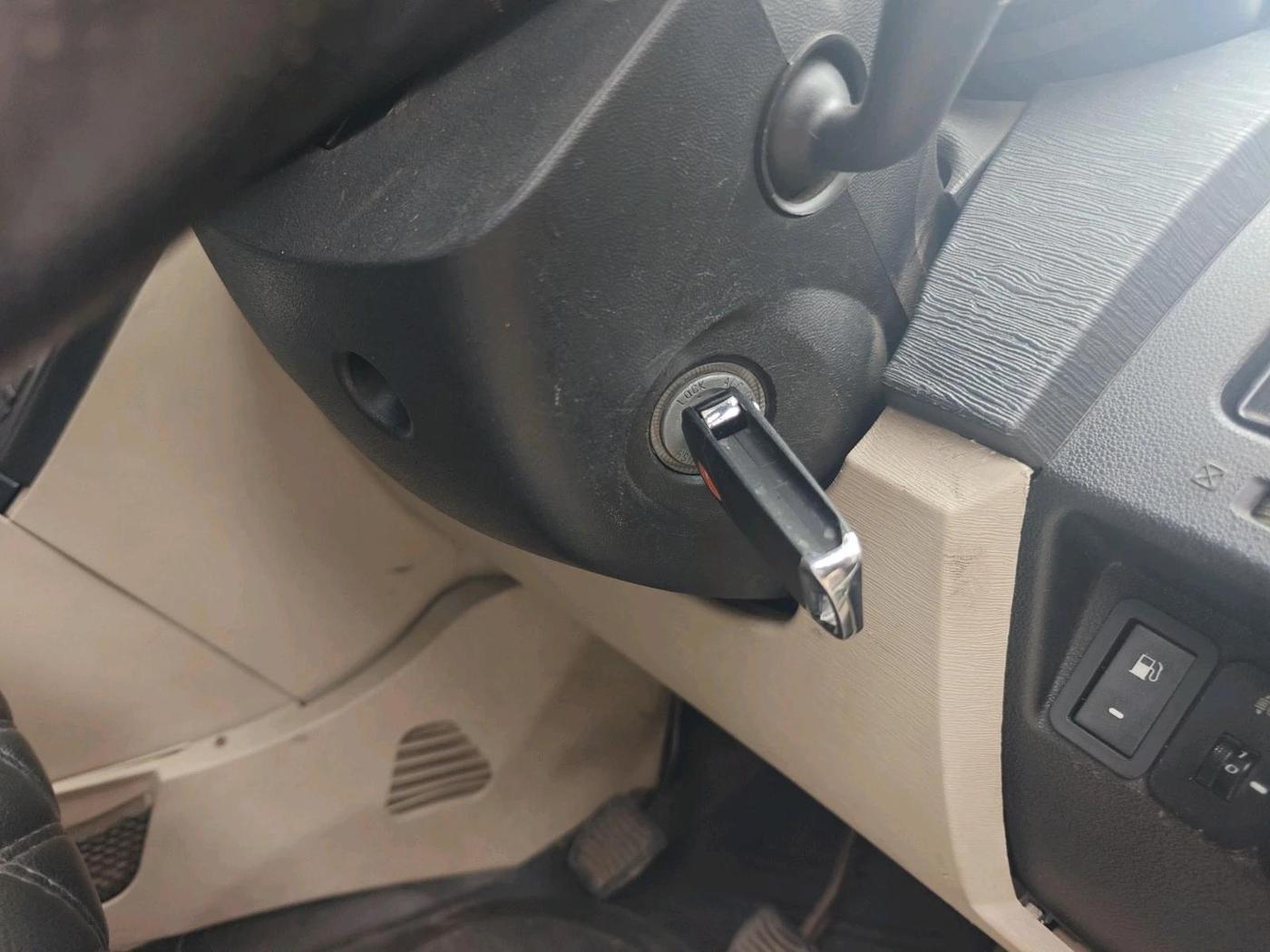 2017 Mahindra XUV500 W4, Diesel, Manual, 1,38,188 km, interior