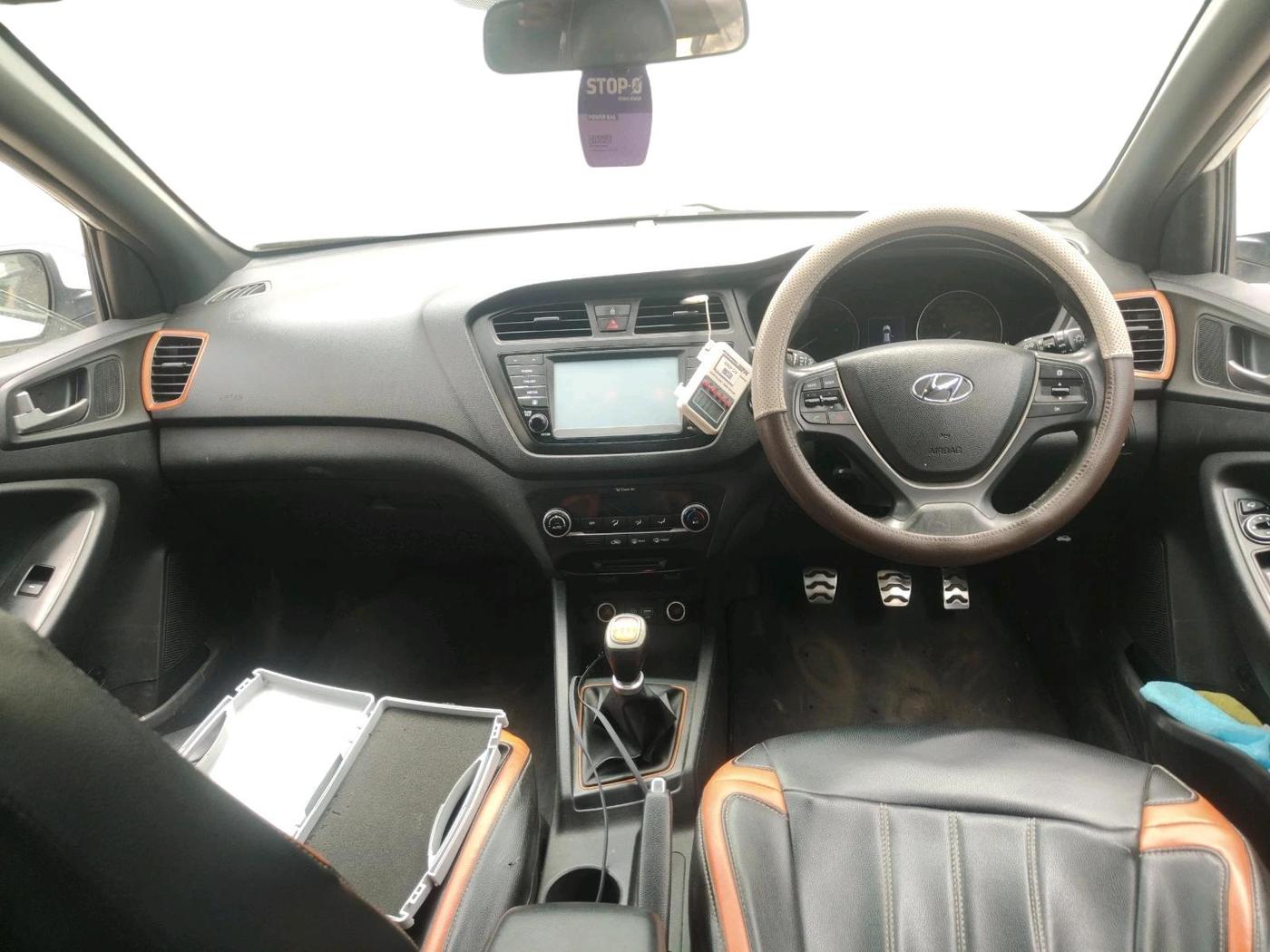 2016 Hyundai i20 Active 1.2 SX, Petrol, Manual, 1,07,684 km, interior