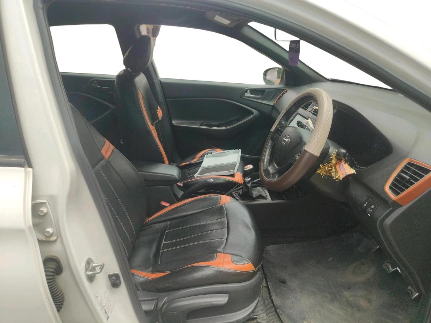 2016 Hyundai i20 Active 1.2 SX, Petrol, Manual, 1,07,684 km, interior