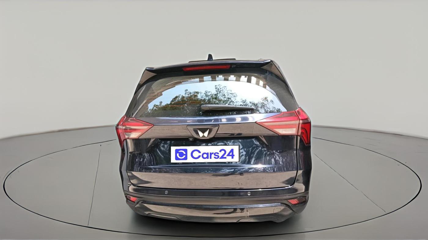 2022 Mahindra XUV700 AX 7 LUXURY D AT 7 STR, Diesel, Automatic, 1,34,070 km, exterior