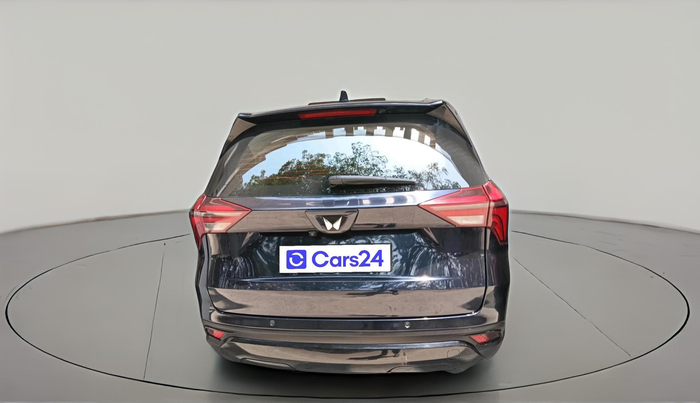 2022 Mahindra XUV700 AX 7 LUXURY D AT 7 STR, Diesel, Automatic, 1,34,070 km, exterior