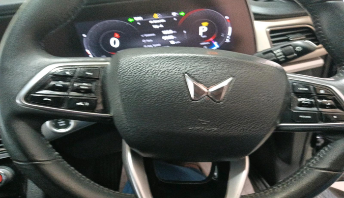2022 Mahindra XUV700 AX 7 LUXURY D AT 7 STR, Diesel, Automatic, 1,34,070 km, interior